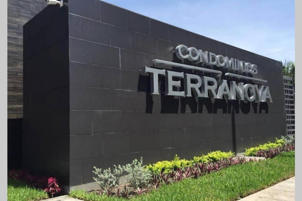 Moderno Y Acogedor Condominio En Zona Exclusiva 산페드로술라 외부 사진