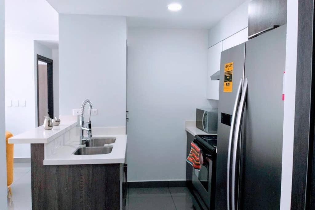 Moderno Y Acogedor Condominio En Zona Exclusiva 산페드로술라 외부 사진